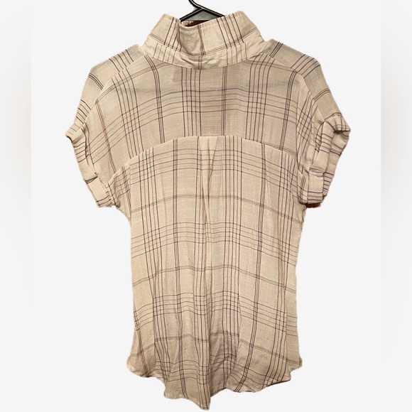 NWOT ‘Mine’ Button Down Notched Collar Blouse w/ twist bottom - Picture 4 of 7